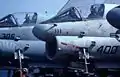 Dos Vought A-7E Corsair II en el portaviones USS Midway (CV-41) el 30 de enero de 1985.