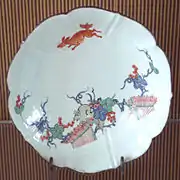 Plato tipo Kakiemon 1725-1751. Museo de Sèvres.