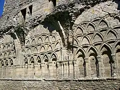 Arcos  entrelazados y superpuestos. Monasterio del priorato de Wenlock. Much Wenlock, Shropshire.