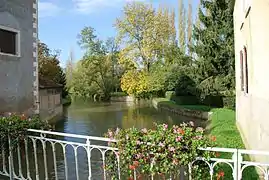 Vista del Castillo de Saint-Chartier. Jardines