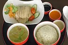 Pollo con arroz de Hainan, conocido como uno de los platos nacionales de Singapur