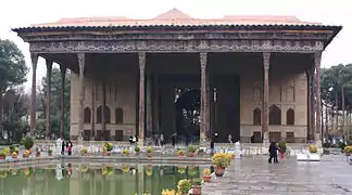 El palacio de Chehel Sotún (1647) en Isfahán