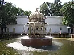 Chhatri-fuente en Udaipur