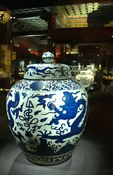 Dragones en una cerámica de la dinastía Ming