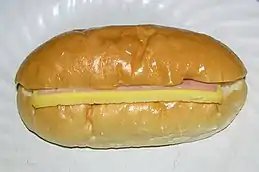 Bollo de jamón y huevo