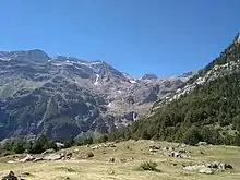 Valle de Pineta y circo desde los llanos de La Larri