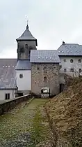 La Colegiata de Roncesvalles vista desde el norte, viniendo del Alto de Ibañeta