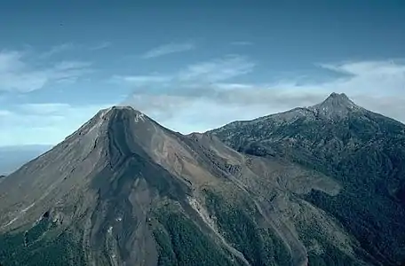 3. Nevado de Colima es un estratovolcán en Colima.