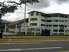 Facultad de Medicina y coliseo de la UNC.