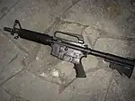 Un Colt SMG 635.