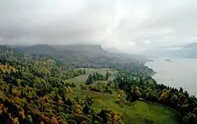 La garganta desde el extremo sur del Gifford Pinchot National Forest.