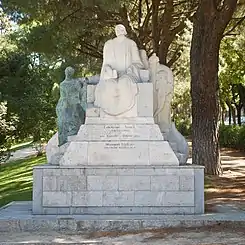 Monumento a Concepción Arenal, obra de José María Palma.