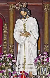Nuestro Padre Jesús Cautivo, vestido con la túnica blanca.