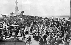 Procesión del Santísimo Sacramento desde el monumento.