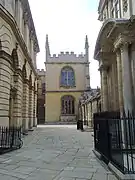 Exterior del edificio de Oxford.
