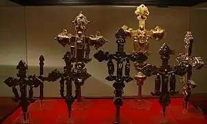 Conjunto de cruces parroquiales góticas de navarra