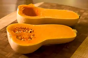 Cultivar nacido en 1936 bajo el nombre Cucurbita moschata 'Butternut' en Estados Unidos, de cuello más largo, grueso y recto que las razas locales. Se trajo con el nombre "calabaza" que se extendió a las razas locales, y a la inversa también fue llamado con los nombres aquí conocidos, particularmente anco.