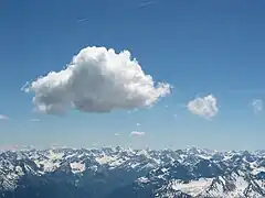 Típico cielo de verano con cúmulos.