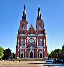 Catedral basílica de la Sagrada Familia (Częstochowa) (1901-1927), de K. Wojciechowski