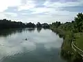 Dársena del Guadalquivir en el parque y, al fondo, el final de dicha dársena.