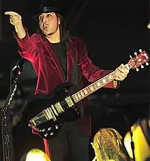 Daron Malakian Guitarra, voz, coros