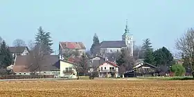El pueblo de Thairy, sobre la comarca de Saint-Julien, con la Iglesia San Bricio de Thairy