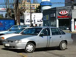 Daewoo Racer/Cielo de cuatro plazas, modelo 1998, reestilizado.