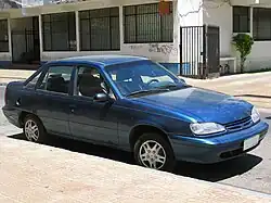 Daewoo Racer/Cielo de cuatro plazas, modelo 1998, reestilizado.