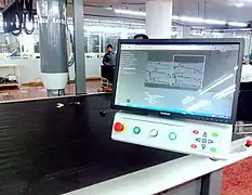 Máquina automatizada de corte utilizada en la fábrica de RMG.