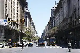 La Avenida Roque Sáenz Peña, popularmente conocida como Diagonal Norte va desde Plaza de Mayo hasta Plaza Lavalle, pasando por la Plaza de la República, donde se sitúa el Obelisco.