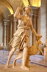 Artemisa era en la mitología griega, la diosa de la caza y la luna. En la película, se le reconoce como la diosa de la luna.