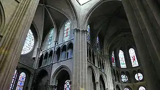 El coro y el brazo norte del transepto