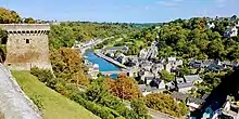 El río Rance pasando por Dinan visto desde las murallas del Jardín Inglés.