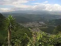 El pueblo de Orosi visto desde el sur.