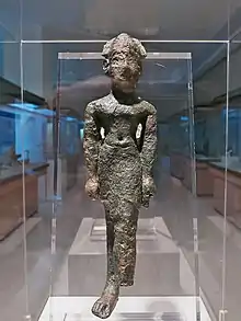 Figura en bronce (ss. VIII-VII a. C.) del dios Melqart, época fenicia arcaica, encontrada en la capital de Huelva (España).