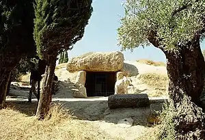 El dolmen de Menga, en Antequera, está datado en unos 5500 años, dentro del Neolítico.