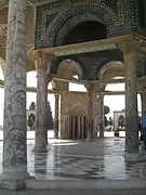 Columnas y mihrab de la Cúpula de la Cadena