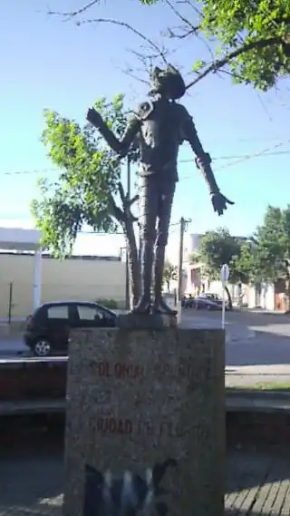Estatua de Don Quijote de la Mancha en la Plazoleta España de Florida, Uruguay en honor a la comunidad española de Florida.