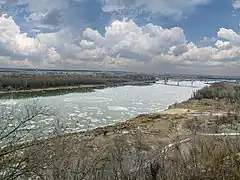 El río en diciembre cerca de Serafimovich