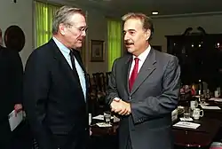 El secretario de defensa de Estados Unidos Donald Rumsfeld y Andrés Pastrana presidente colombiano,en 2001.