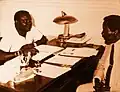 Donato Ndongo en su despacho, con el ministro Leandro Mbomío.