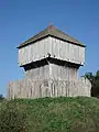 Reconstrucción de la mota castral o Château à Motte de Saint-Sylvain-d'Anjou (Francia).