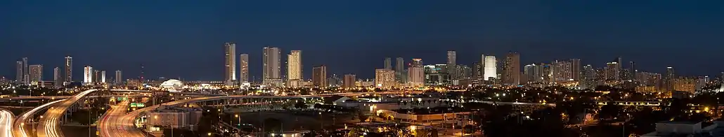 Una Noche Downtown Miami skyline