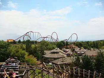 Vista del Dragon Khan desde las alturas de El Diablo- Tren de la Mina.