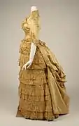 Vestido con polisón (años 1880)