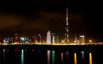 Panorámica nocturna con el Burj Khalifa