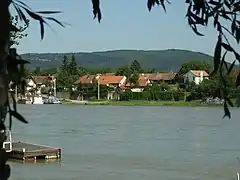 Kisoroszi, vista desde el otro lado del ramal Szentendrei-Duna