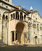 La Porta Regia de la catedral de Modena
