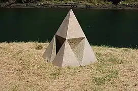 Pyramid, de Dan Graham