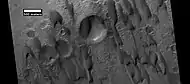 Dunas entre cráteres, vistas por HiRISE bajo el programa HiWish.